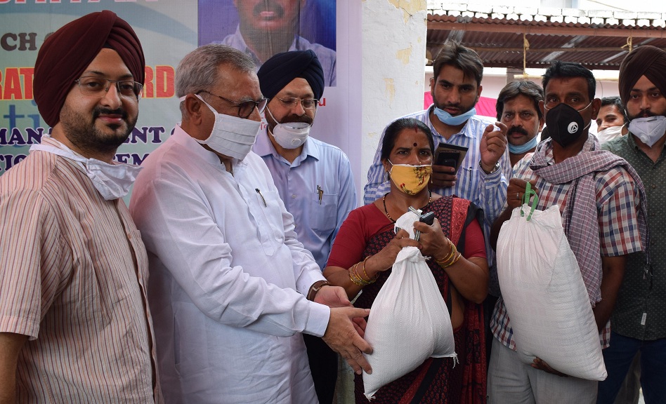 Advisor Khan inaugurates ‘One Nation One Ration Card’ on Pilot basis at Bhagwati Nagar