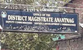 DC Anantnag holds sensitization meeting with Imams, Auqaf presidents on Covid-19 containment