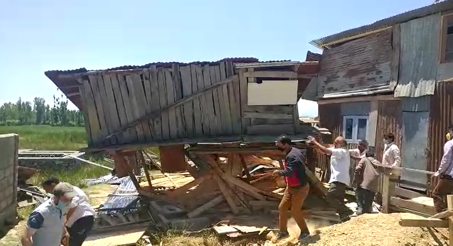 Massive demolition drive against the encroaches was carried out in Rakh-i-Arth Housing colony Bemina  