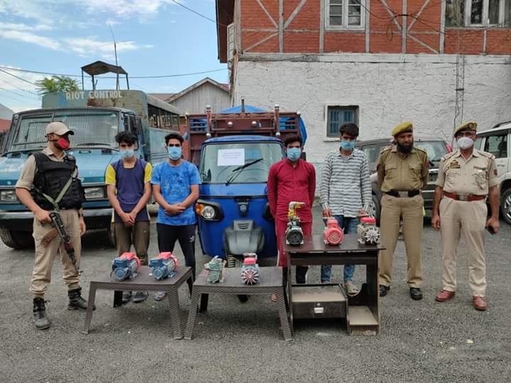 Kulgam Police busts burglars gang, Four burglars arrested and stolen property recovered.