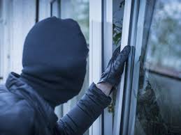 Burglary Bid By Two Conmen FoiledIn Kupwara Bank