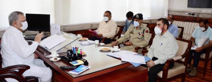 Advisor Khan reviews availability of sacrificial animals, essential commodities for Eid ul Azha