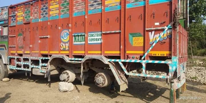 Truck stolen but found without tyres in Kulgam