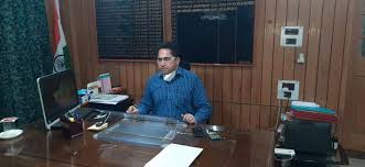 DM Anantnag visits Trauma Hospital dedicated to Covid +ve pregnant women