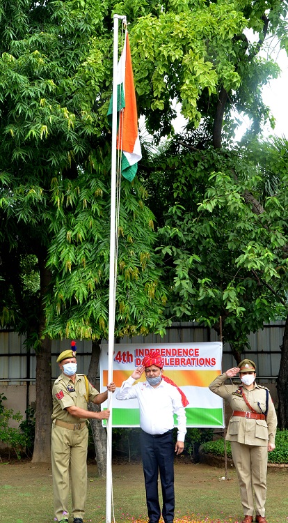 Additional Resident Commissioner unfurls Tricolor at JK House