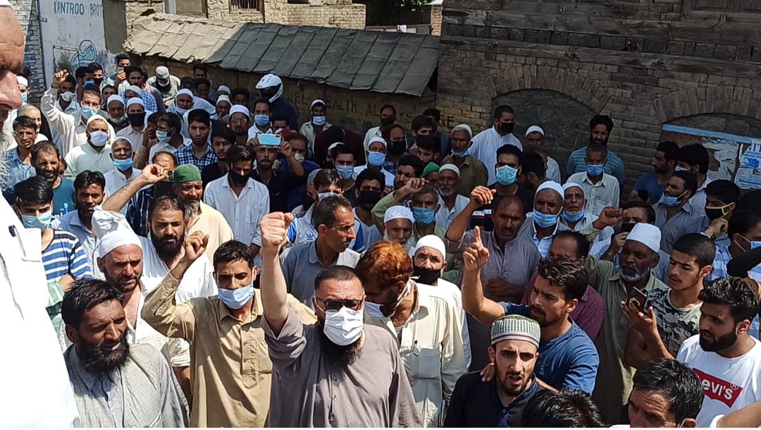 Huge condemnation against blasphemous act throughout Tral