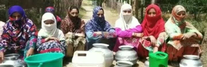 Inhabitants of Kuchnambal Kangan facing problems due to lack of drinking water