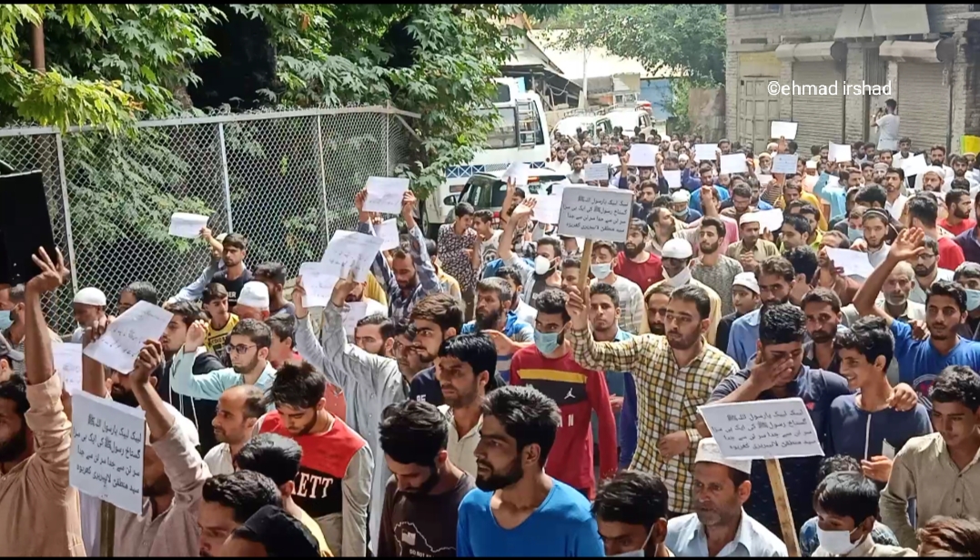 Batagund Tral witnesses protest against blasphemous act after Jumma prayer