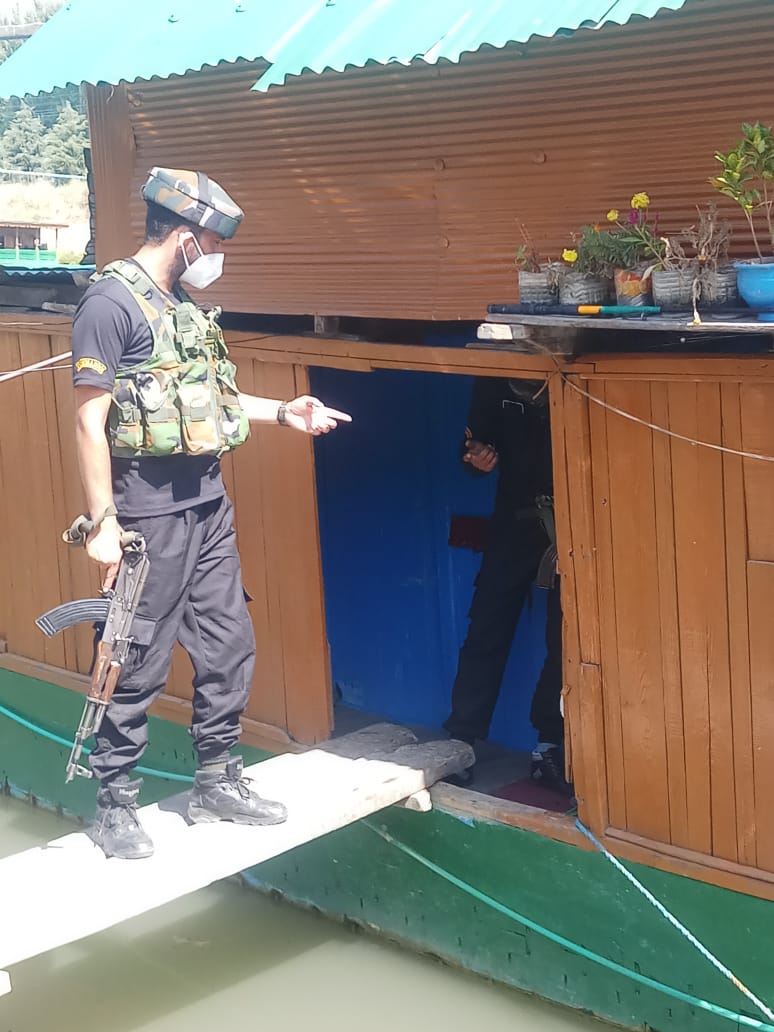 House boats searched on the banks of river Jehlum