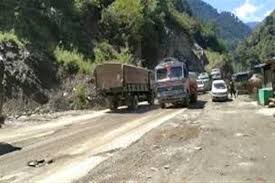 After 4 days, Kashmir highway Opens partially from Ramban to Kashmir