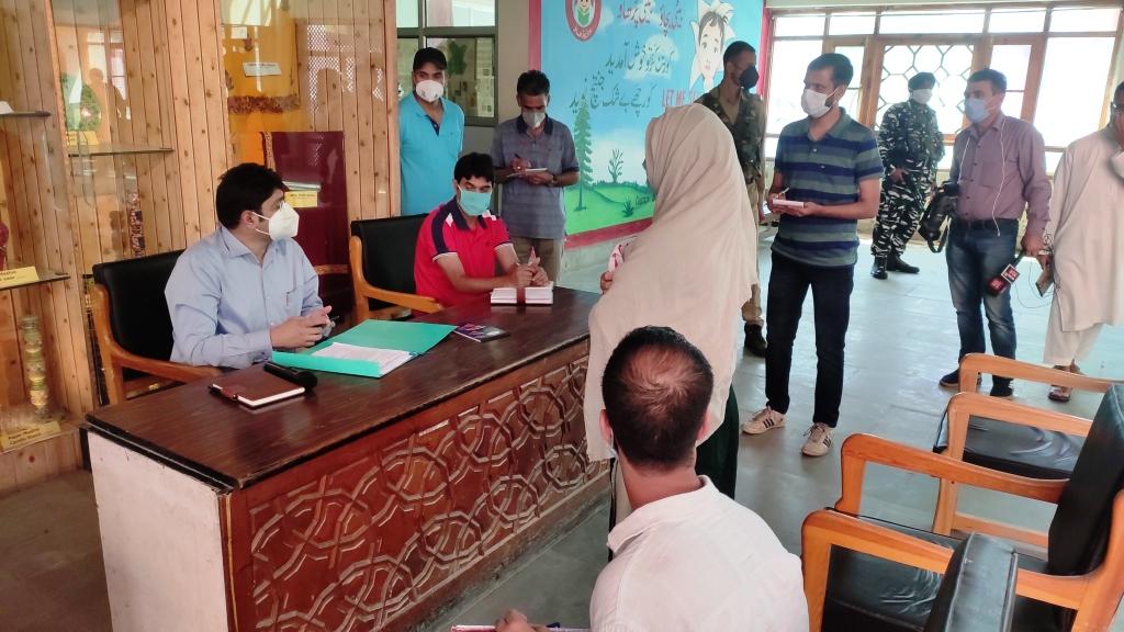 Jan Abhiyan: Pulwama residents express satisfaction for on spot redressal of grievances