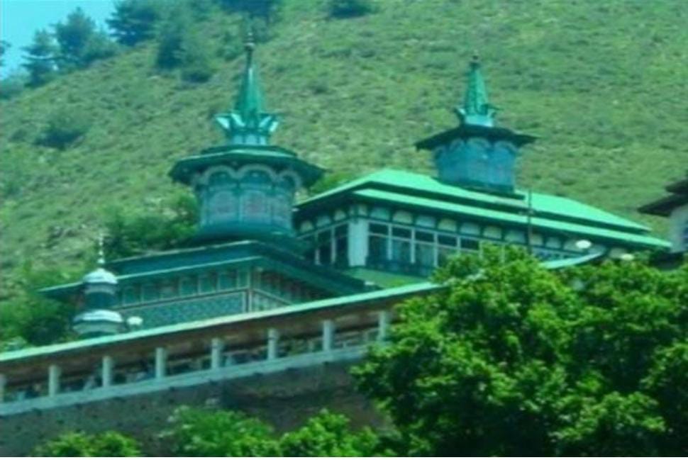 Ziarat sharief Hazrat Zain din Reshi committee expresses gratitude to CEO Wakf board, DDC Anantnag