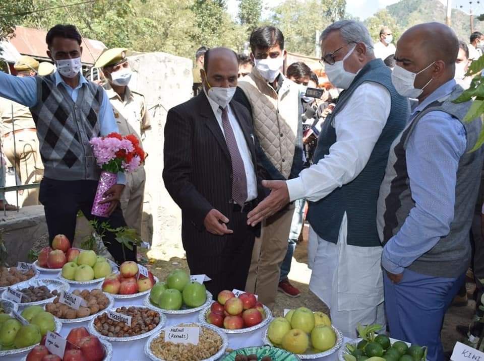 Day-2: Advisor Farooq Khan attends Youme-e-Block events in Karnah area Inaugurates Cricket tournament at Chamkote, community bunkers at Hajinar, Bakhawarpor, Khawarpara. 