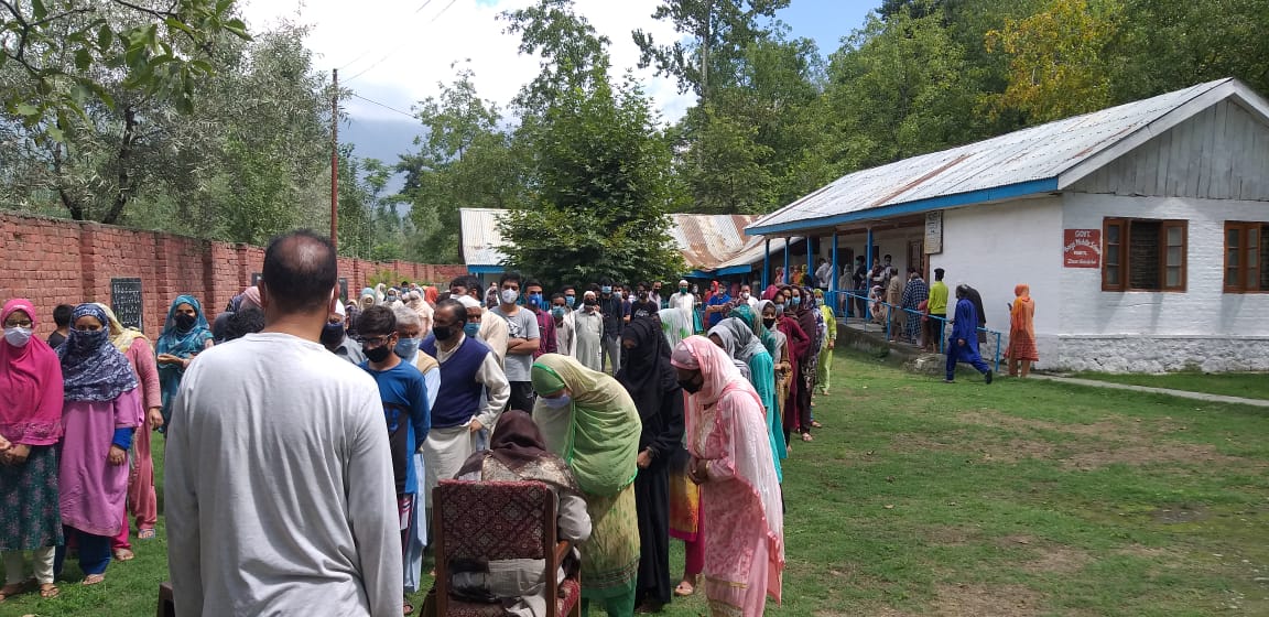 Mass sampling COVID test conducted at Wayil Ganderbal