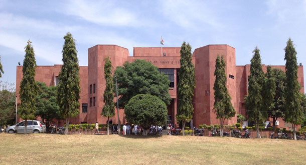 2.63 lakh cases are pending in J&K Courts 67000 in High Court, 196000 in subordinate courts
