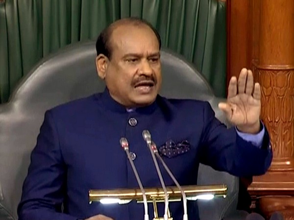 Central Govt. Introduces Hindi, Kashmiri & Dogri, In Addition To Urdu and English As Official Languages