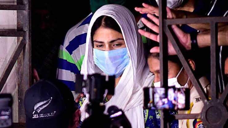 Sushant Singh Rajput Death Case: Bombay High Court grants bail to Rhea Chakrabortyz