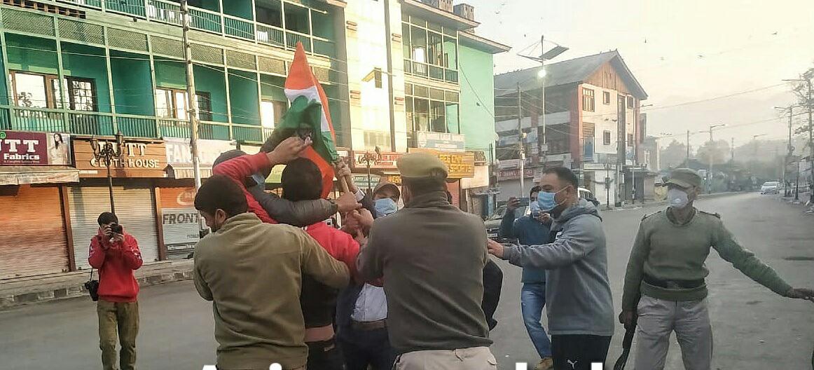 3 BJP leaders from Kupwara detained for hoisting tricolour at clock tower, Lal Chowk