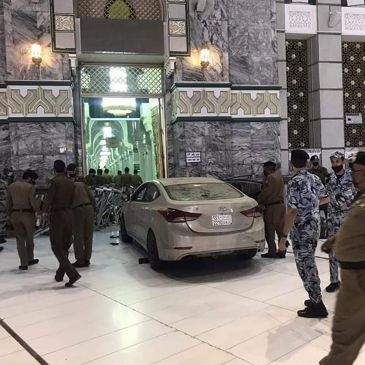 *Saudi man drives car into Masjid-e-Haram’s exterior door*