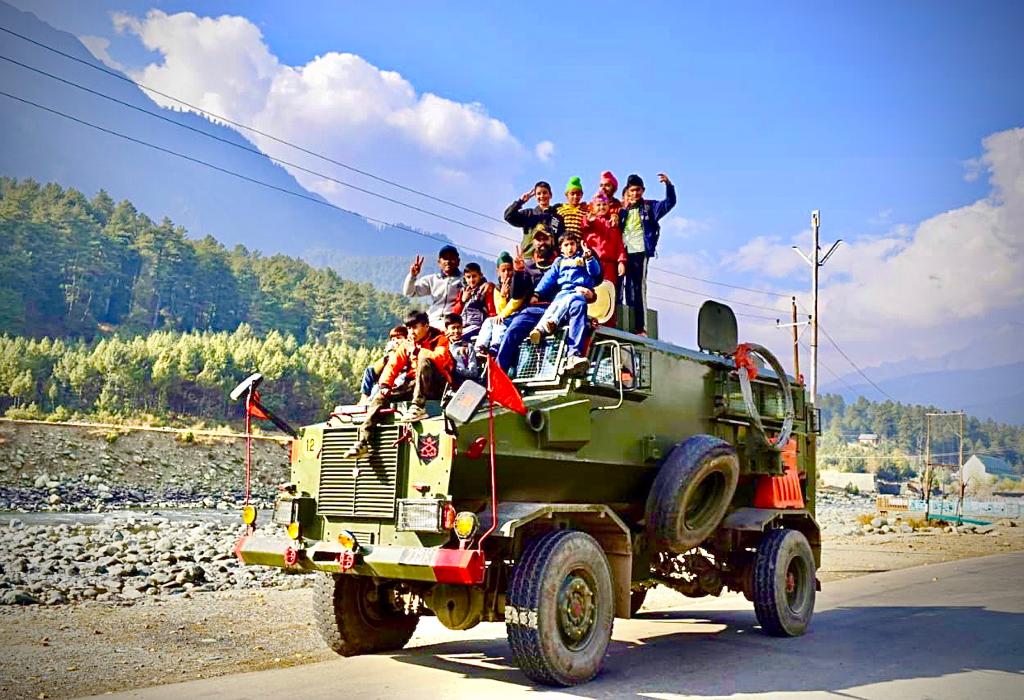 INDIAN ARMY’S 18 RASHTRIYA RIFLES ORGANISED ROCK CLIMBING TRIP IN RANIPORA ANANTNAG.
