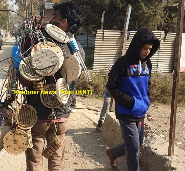 PDD snaps illegal connections, seizes power appliances in Ganderbal