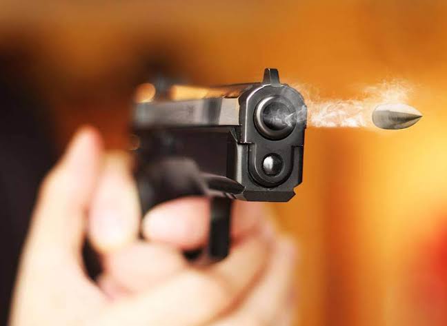 Shopkeeper shot dead in Tral, Driver injured in Kakapora