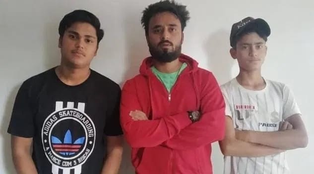 Awantipora Youth Generates Power From Traditional KANGIRI, Charges Mobile From Shoes