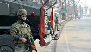 Soldiers halt traffic for half-an-hour outside Badamibagh road