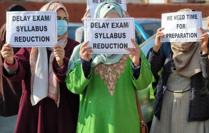 BGSBU Nursing Students Stage Protest In Srinagar