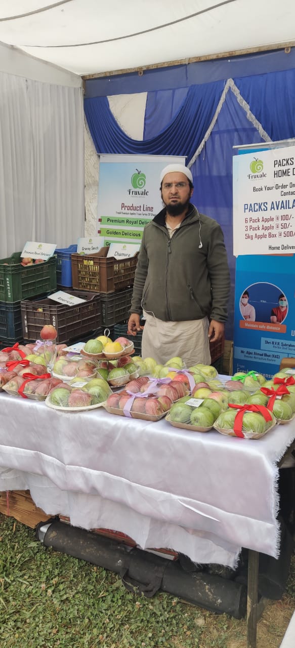 PhD Scholar sells Apple online, earns Rs 6 lakh in no time