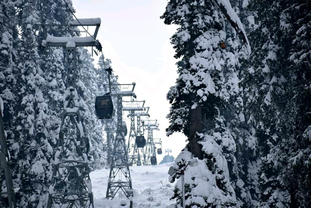Kashmir Records Highest Number of Tourists Travelling via Air Since June 2019