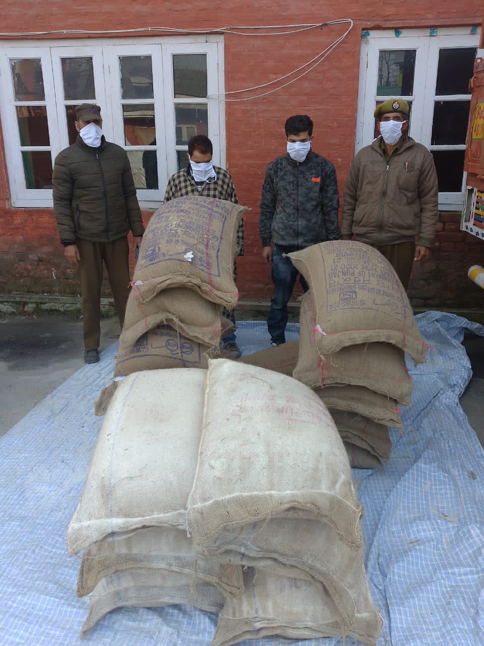 Kulgam Police seized 12 Rice and 06 Bags of Govt Flour meant for black Marketing, arrested duo