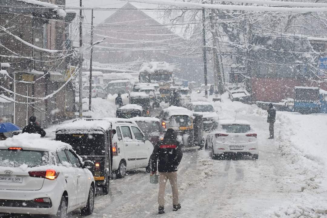 Heavy Snowfall: DCs directed to assess losses in their respective districts, says Govt