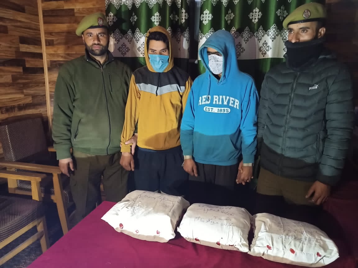 SHOPIAN POLICE ARRESTED TWO DRUG PEDDLERS , CONTRABAND RECOVERED