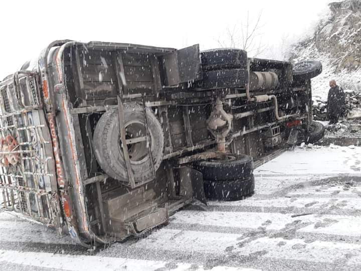 4 injured after passenger bus skids off road in Kangan