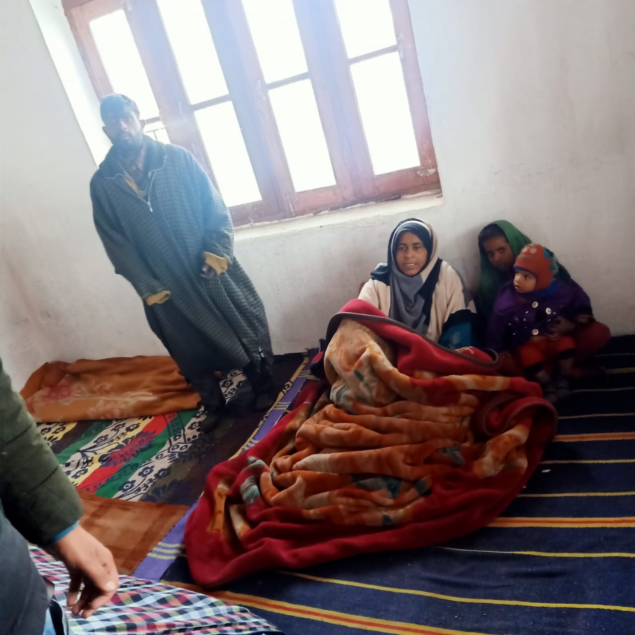Stranded family rescued by Bandipora district admin