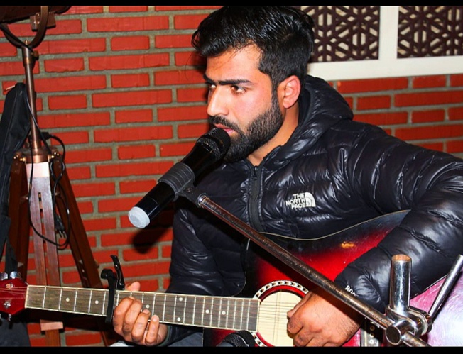 Meet A Young Popular Music Sensation of Kashmir who promotes Kashmiri Language By His Music Through Whole Country.