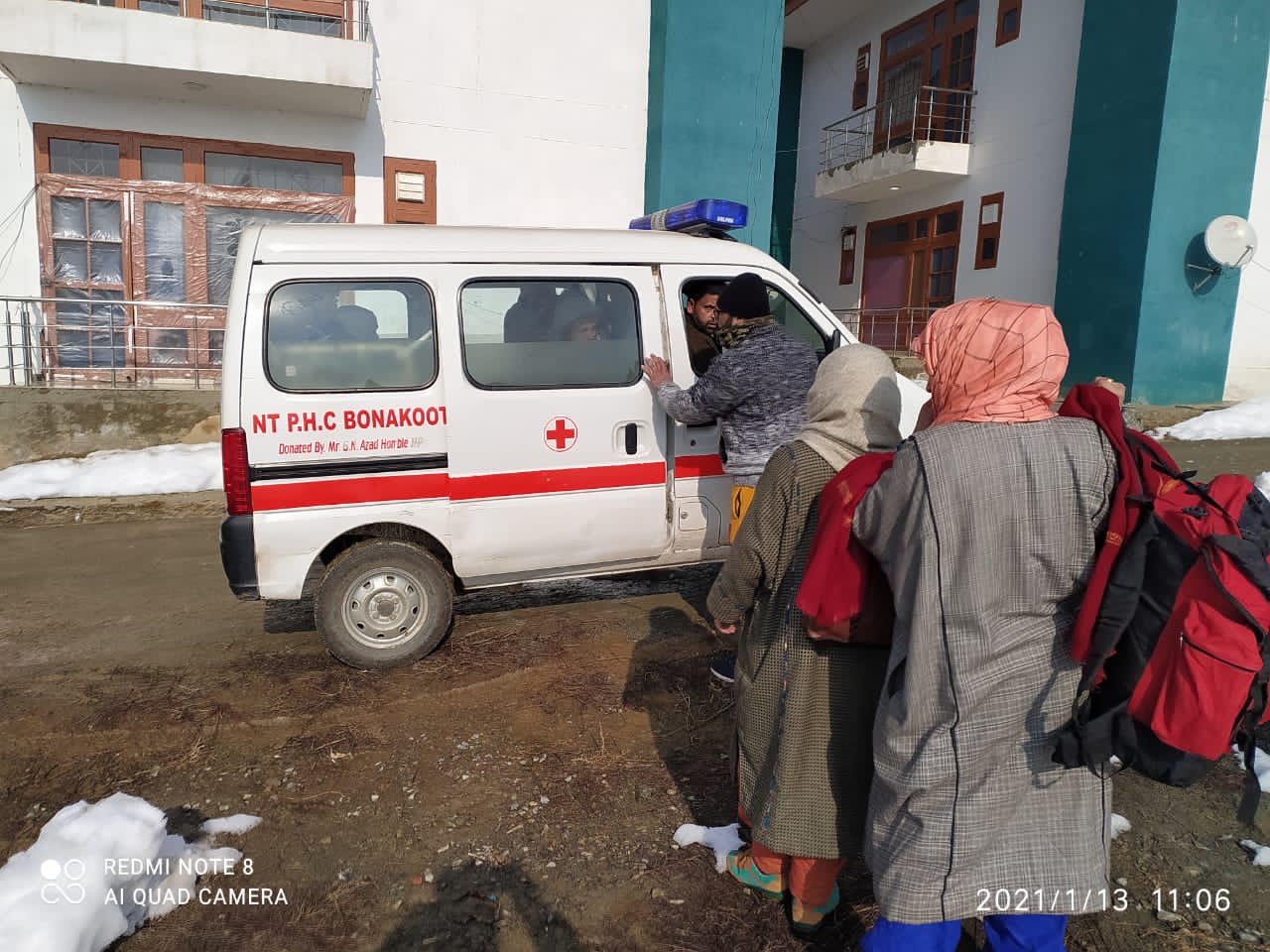 Bandipora administration evacuates critically ill  women from snowbound Gurez Valley