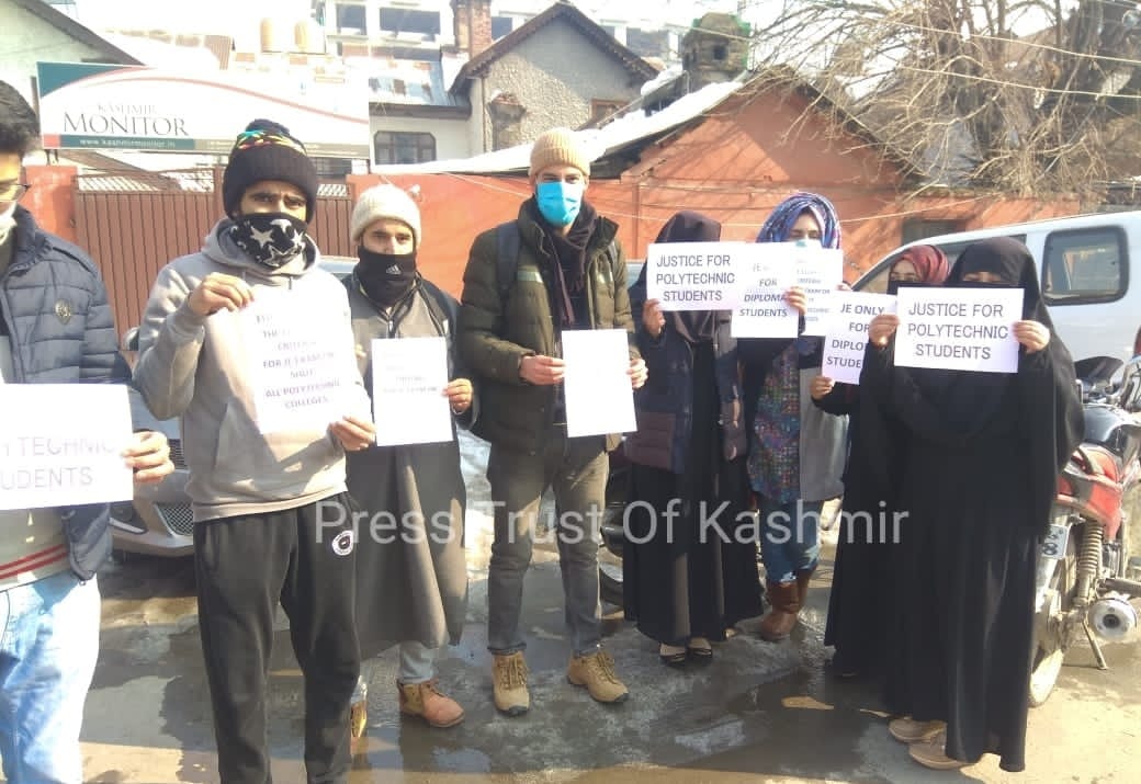 Polytechnic diploma holders held silent protest at press colony Srinagar
