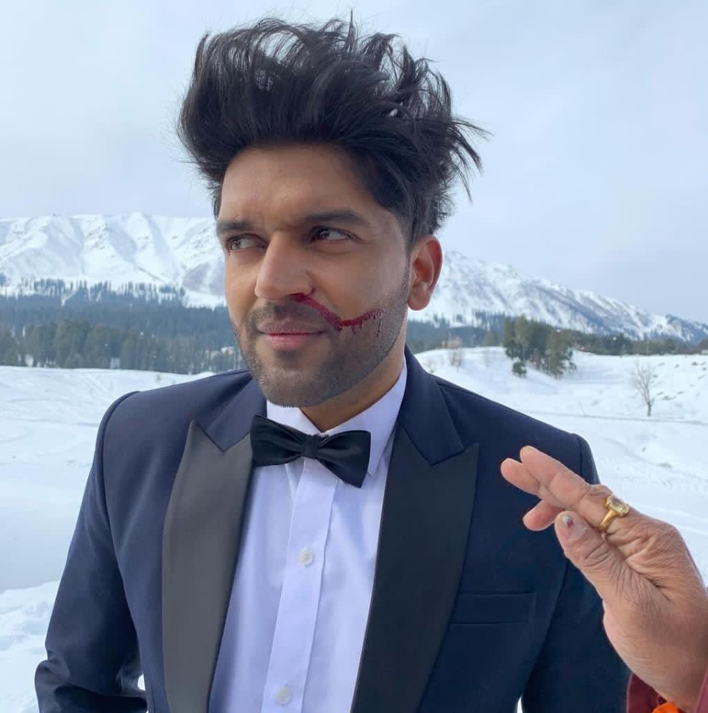 Punjabi singer Guru Randhawa suffers nose bleed during Kashmir’s sub-zero shooting