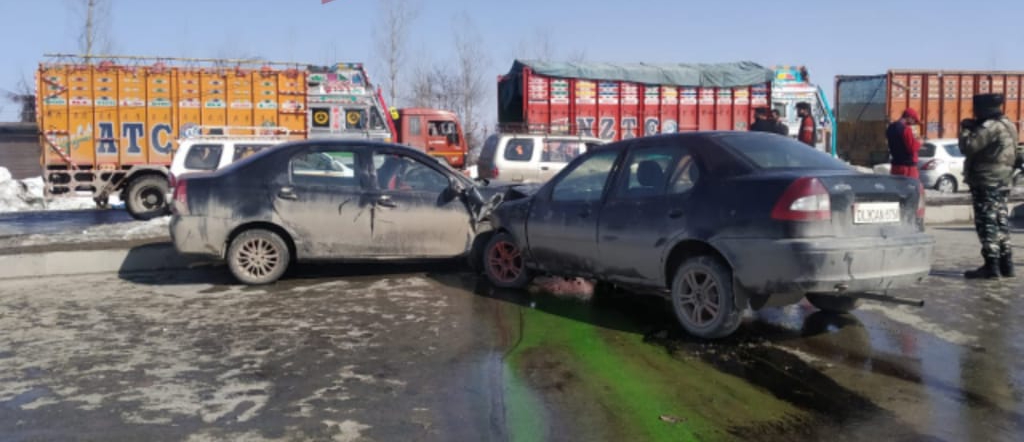 Four injured in road accident on Sgr-Jmu NH in Qazigund