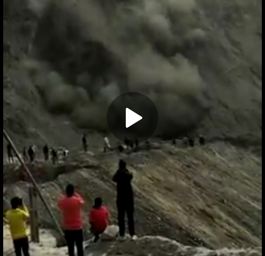 Traffic movement suspended on Sgr-Jmu NH due to landslides at Marog Ramban