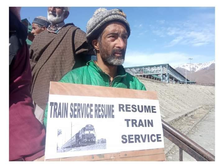 Restore Banihal-Baramulla rail service, Protesters to Govt