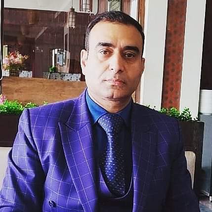 DAK President Dr Nisar ul Hassan receives Covid-19 vaccine