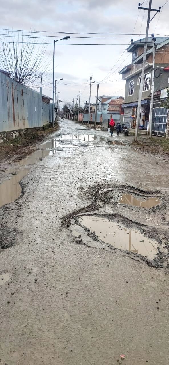 Sopore Residents Irked Over Dilapidated Roads