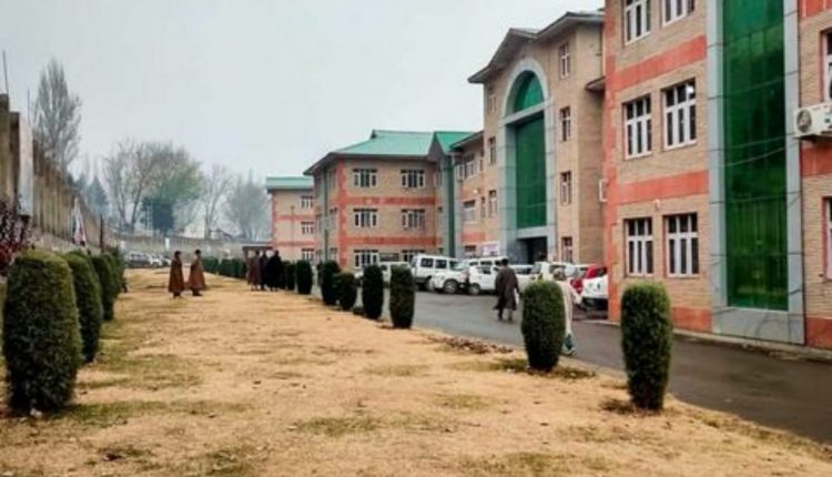 Bandipora: No transport facility to Mini-Secretariat; commuters suffer