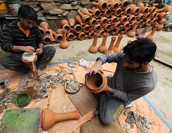Kashmiri pottery: Centuries-old art on verge of extinction