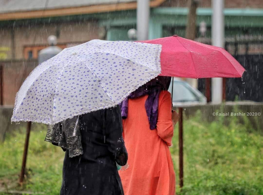 Flight disruption, slippery road conditions likely as MeT forecasts heavy rains, snow on Feb 25-26 In J&K