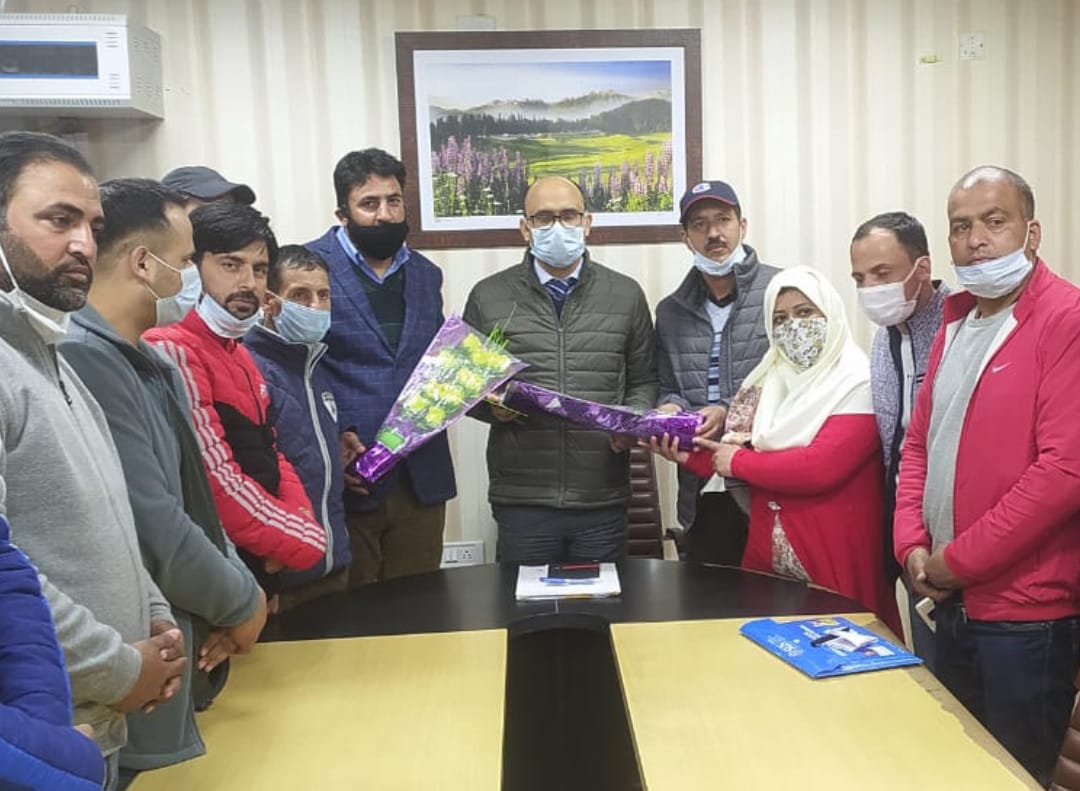 Jammu Kashmir Teachers Forum Baramulla calls on Shri Bhupinder Kumar (IAS), presented warm welcome on assuming charge as District Development Commissioner Baramulla.