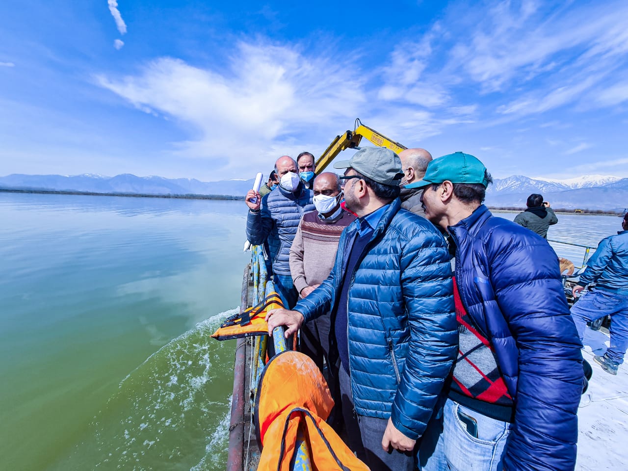 Chairman JKWRRA inspects Wular lake, Takes assessment of ongoing restoration programme